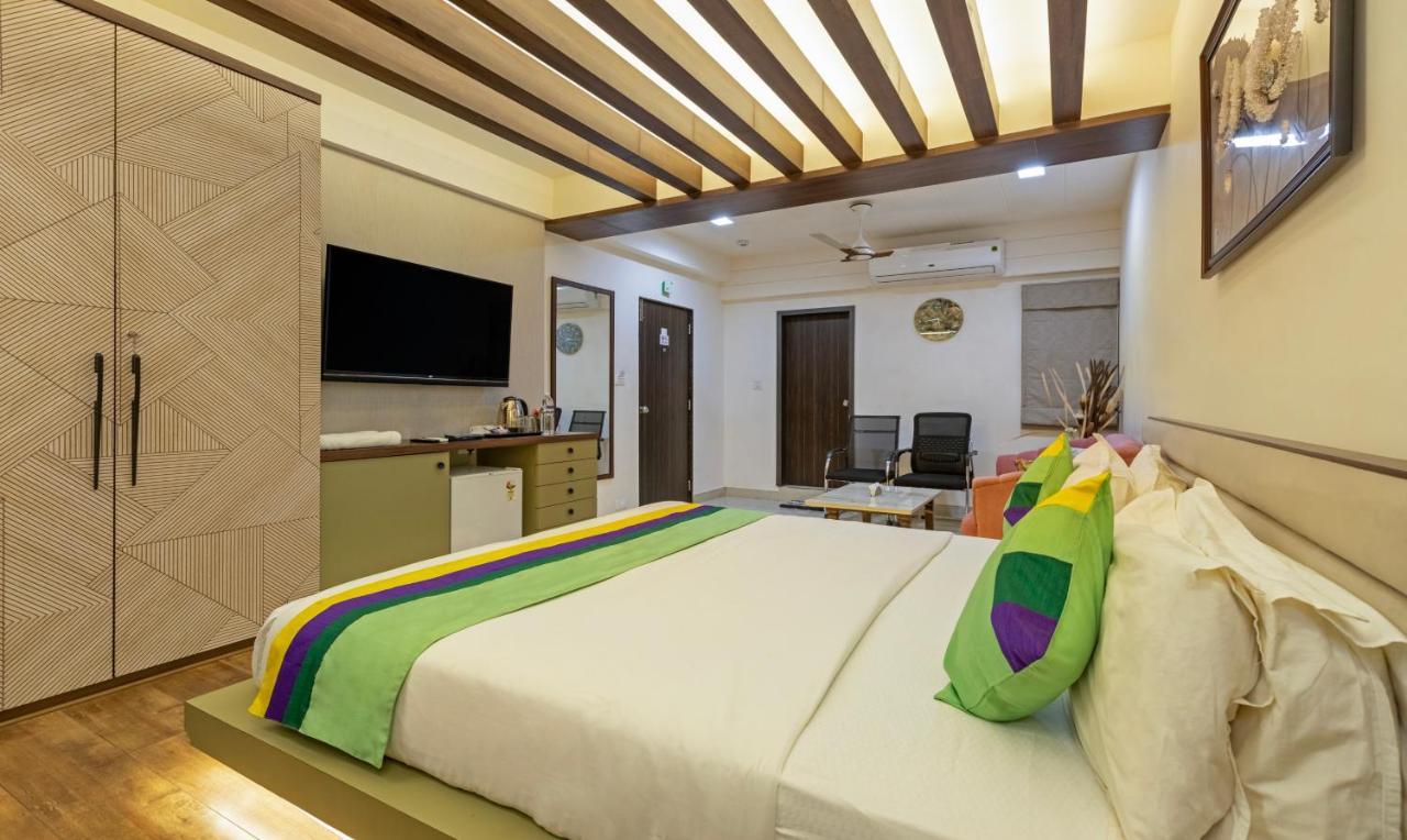 Treebo Oscar Hotel Rajkot Ngoại thất bức ảnh